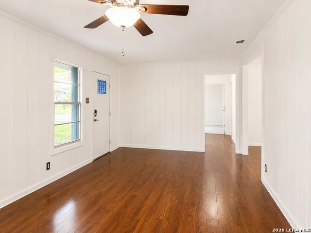 959 E IRELAND ST Seguin, TX 78155