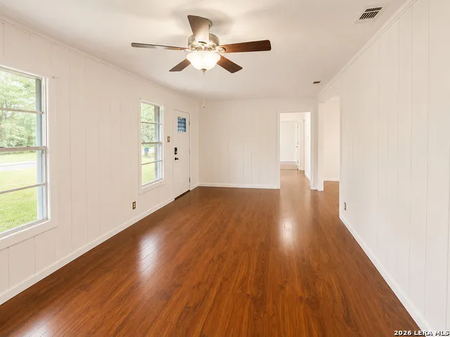 959 E IRELAND ST Seguin, TX 78155