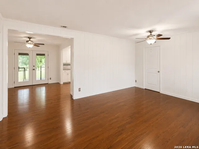 959 E IRELAND ST Seguin, TX 78155