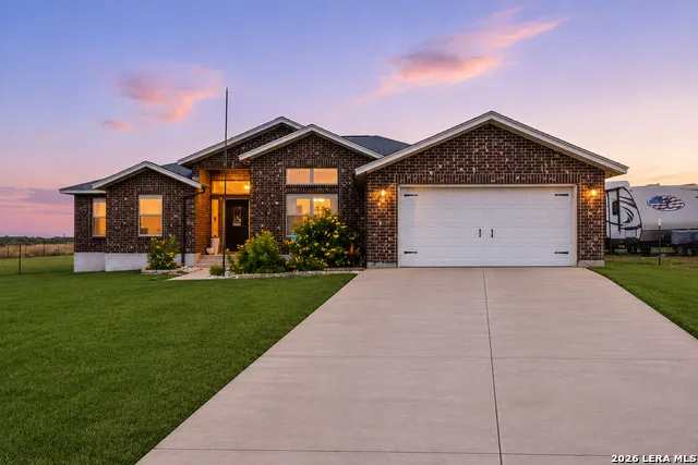 149 LAKEVIEW CIR La Vernia, TX 78121