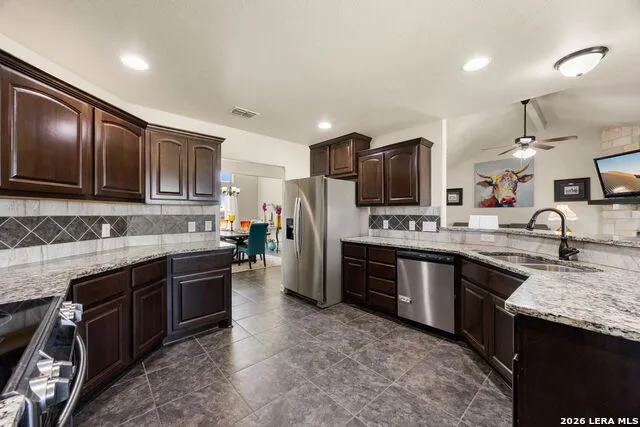 149 LAKEVIEW CIR La Vernia, TX 78121