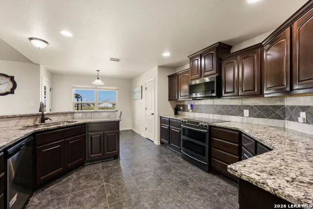 149 LAKEVIEW CIR La Vernia, TX 78121