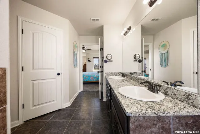 149 LAKEVIEW CIR La Vernia, TX 78121