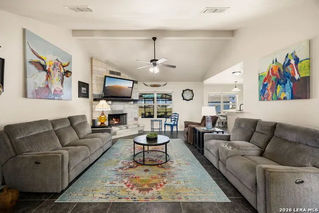 149 LAKEVIEW CIR La Vernia, TX 78121