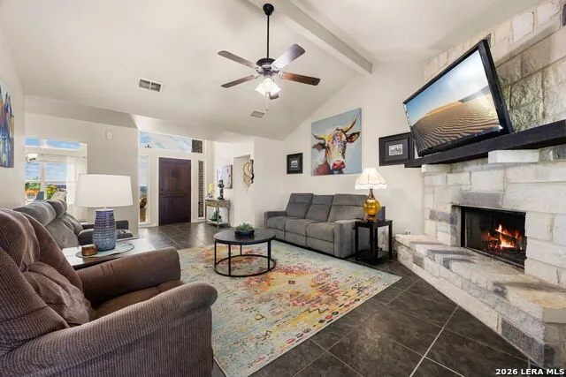 149 LAKEVIEW CIR La Vernia, TX 78121