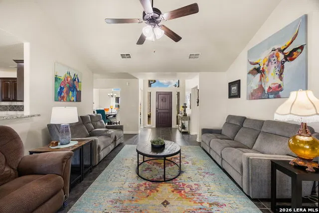 149 LAKEVIEW CIR La Vernia, TX 78121