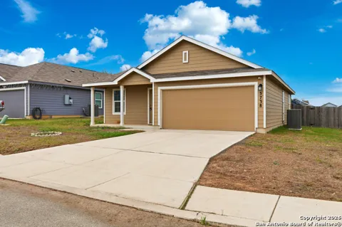 5738 Elm Valley