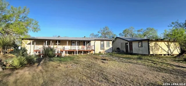 4029 County Road 117 Floresville, TX 78114