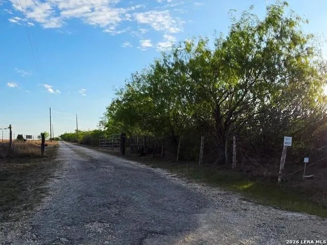 4029 County Road 117 Floresville, TX 78114