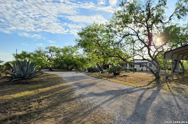 4029 County Road 117 Floresville, TX 78114