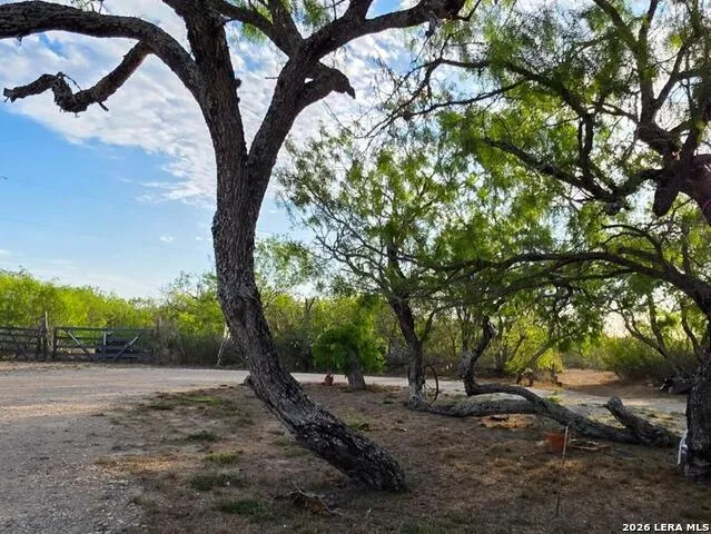 4029 County Road 117 Floresville, TX 78114