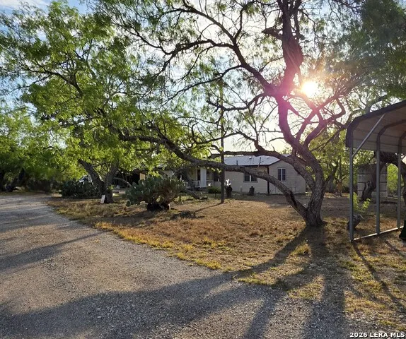 4029 County Road 117 Floresville, TX 78114