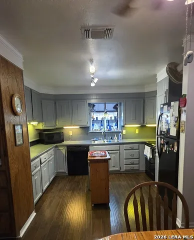 4029 County Road 117 Floresville, TX 78114