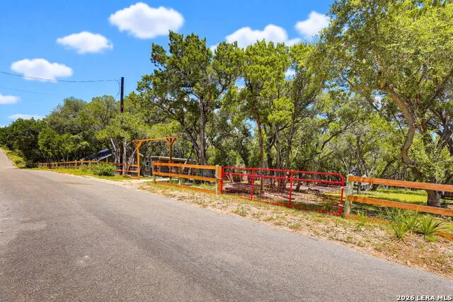 568 28th ST W Lakehills, TX 78063