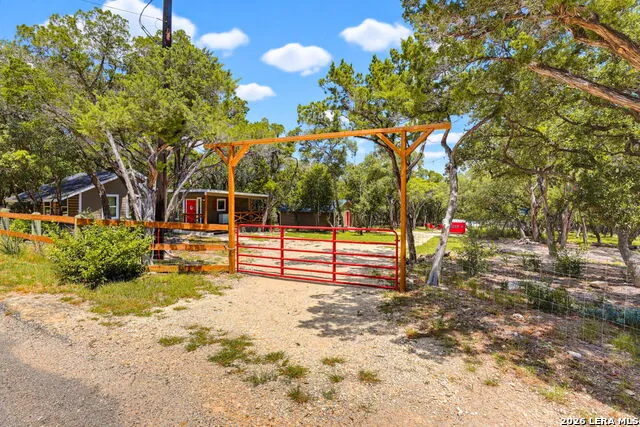 568 28th ST W Lakehills, TX 78063