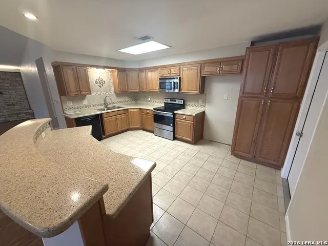 717 Lookout Canyon Lake, TX 78133