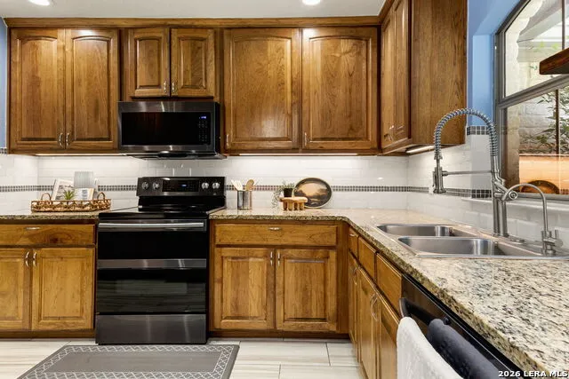 1353 HUNTERS CT Seguin, TX 78155