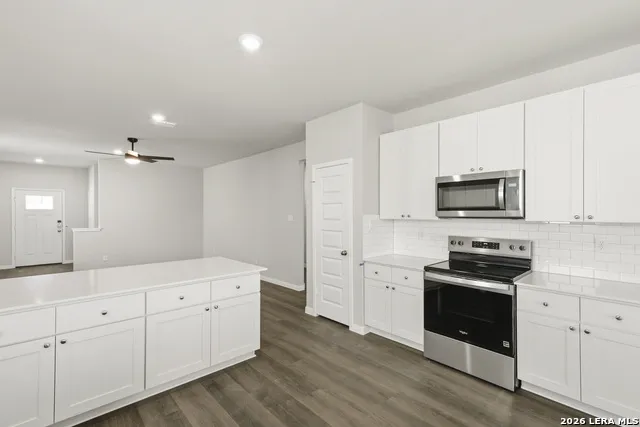 1233 Sweden Seguin, TX 78155