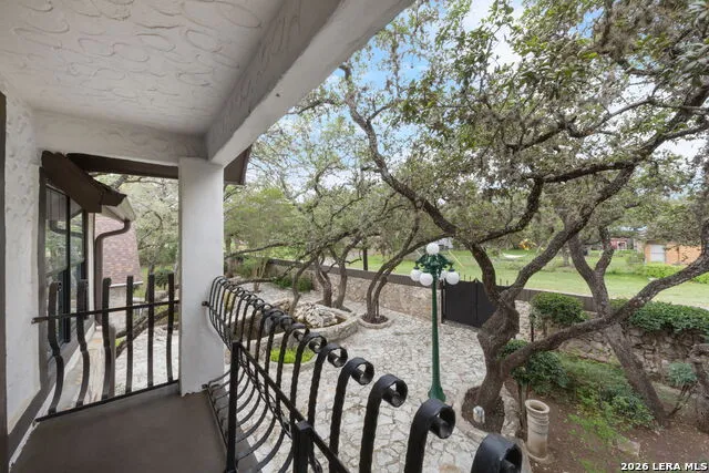 232 Meadowbrook Dr Hollywood Park, TX 78232