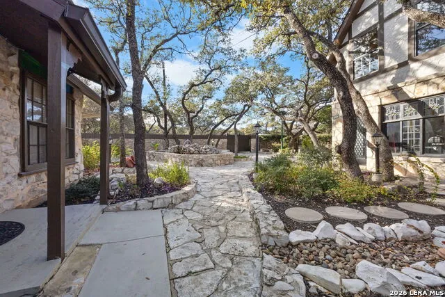 232 Meadowbrook Dr Hollywood Park, TX 78232