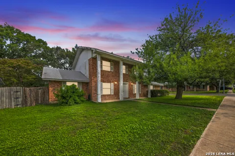 5827 GRASS HILL DR