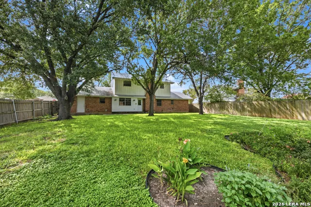 5827 GRASS HILL DR Leon Valley, TX 78238