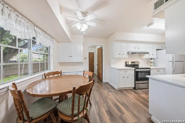 5827 GRASS HILL DR Leon Valley, TX 78238
