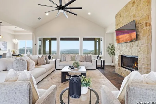 9889 Cash Mountain Helotes, TX 78023