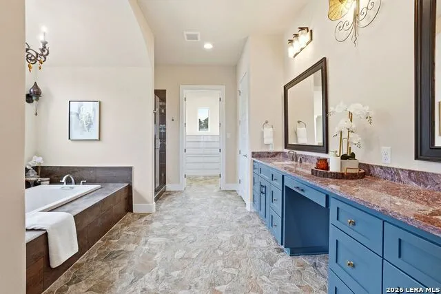 9889 Cash Mountain Helotes, TX 78023