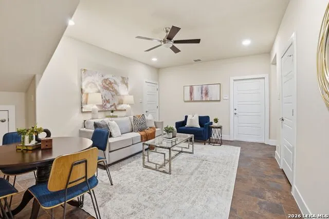 9889 Cash Mountain Helotes, TX 78023
