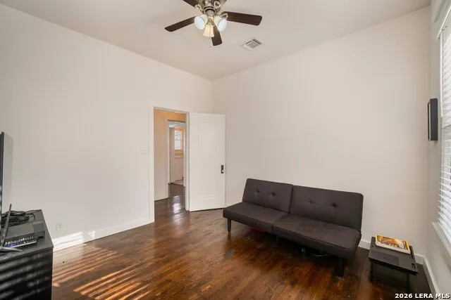 901 W Woodlawn San Antonio, TX 78201