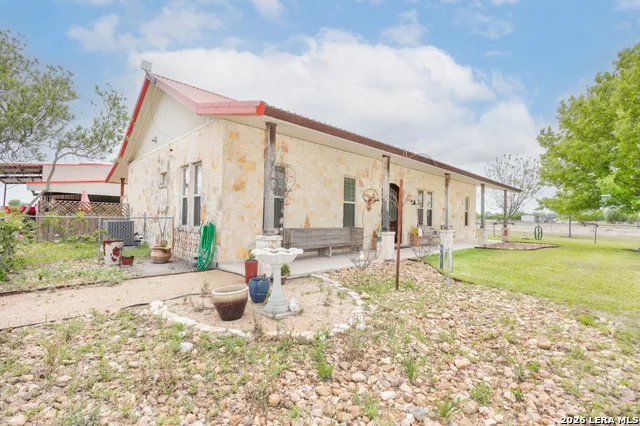 15980 County Road 582 LaCoste, TX 78039