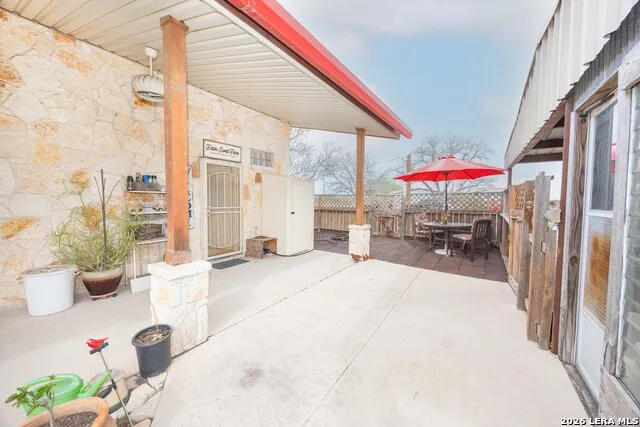 15980 County Road 582 LaCoste, TX 78039