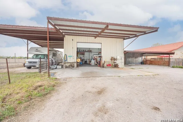 15980 County Road 582 LaCoste, TX 78039
