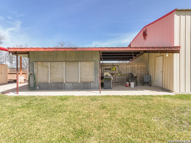 15980 County Road 582 LaCoste, TX 78039