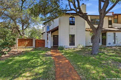 12008 Vista Nogal St