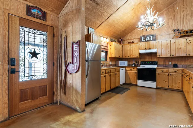 19 Wisteria Way Concan, TX 78838