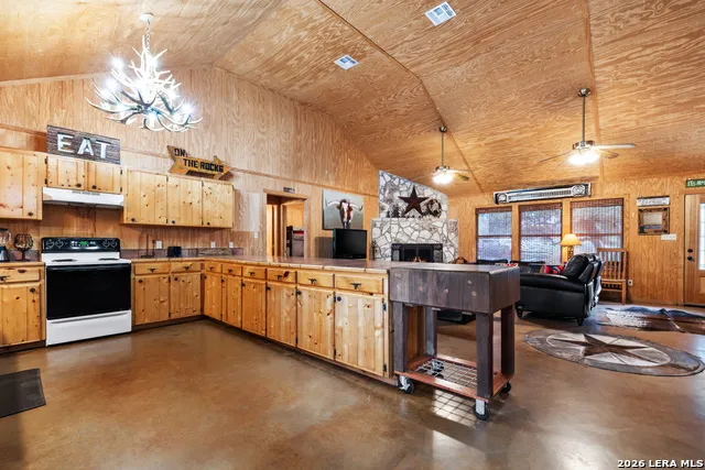 19 Wisteria Way Concan, TX 78838