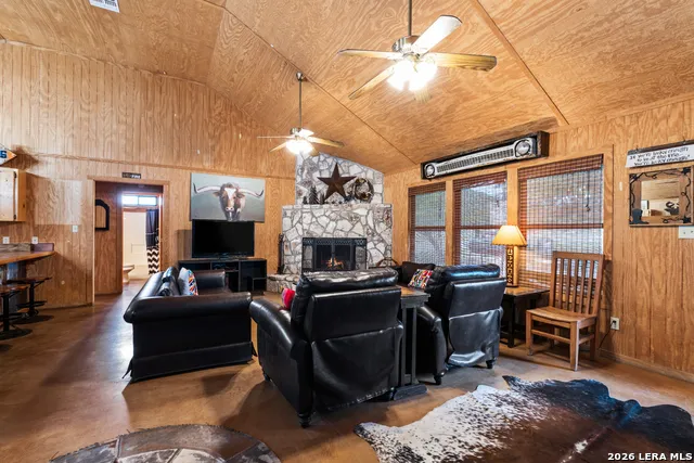 19 Wisteria Way Concan, TX 78838