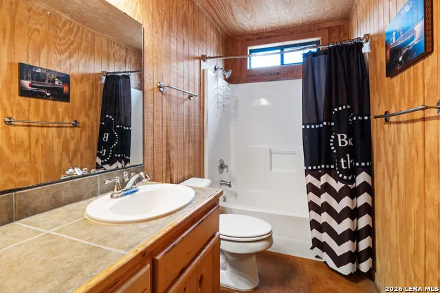 19 Wisteria Way Concan, TX 78838