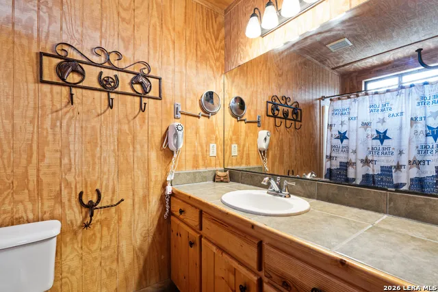 19 Wisteria Way Concan, TX 78838