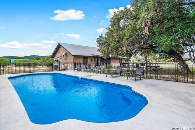 19 Wisteria Way Concan, TX 78838