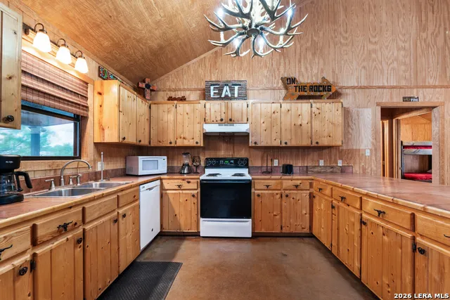 19 Wisteria Way Concan, TX 78838