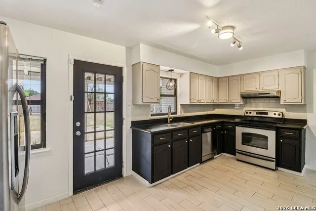 302 WEATHERCOCK LN Windcrest, TX 78239