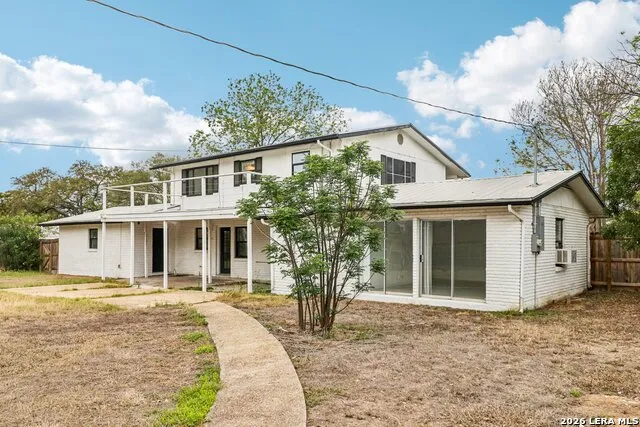 302 WEATHERCOCK LN Windcrest, TX 78239