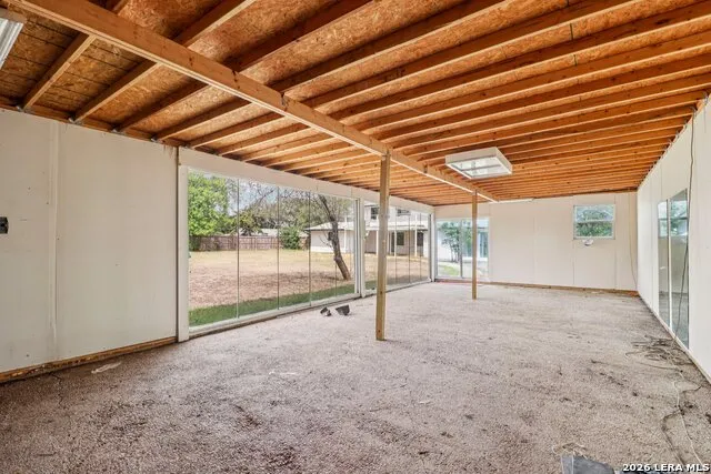 302 WEATHERCOCK LN Windcrest, TX 78239