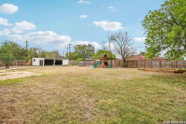 302 WEATHERCOCK LN Windcrest, TX 78239