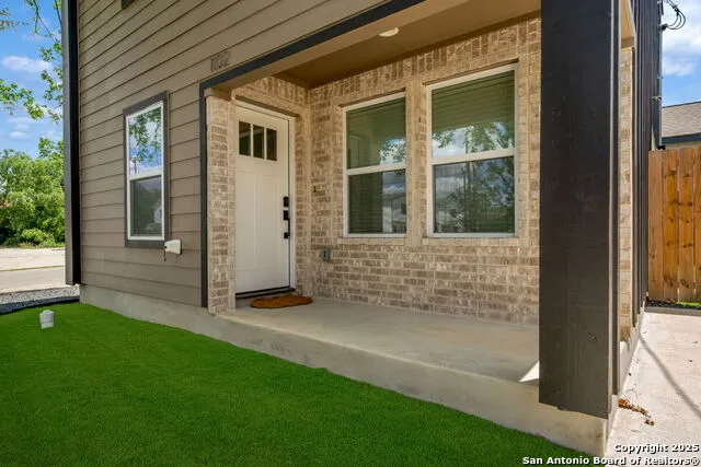 1104 S Gevers St San Antonio, TX 78203