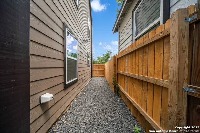 1104 S Gevers St San Antonio, TX 78203