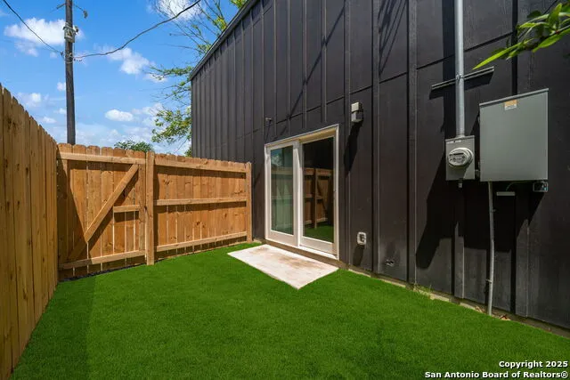 1104 S Gevers St San Antonio, TX 78203